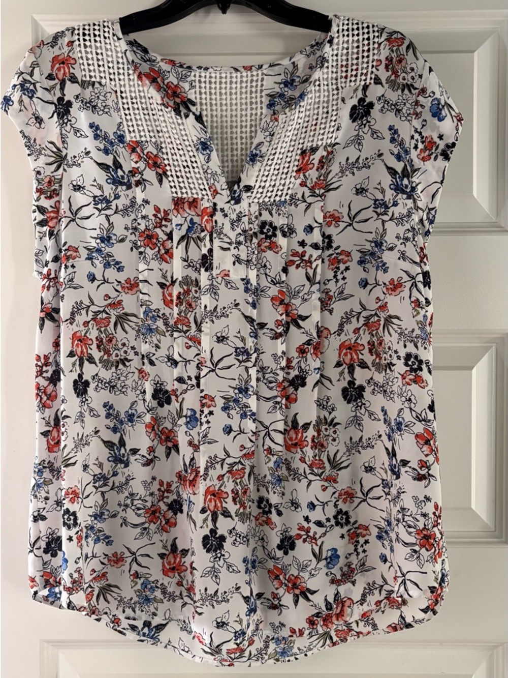 Daniel Rainn White Floral Split-Neck Blouse with Red & Blue Flowers